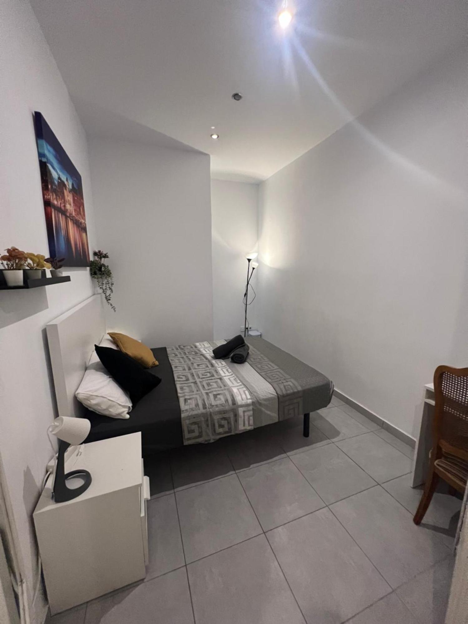 Rooms In Spacious Apartment In City Center 바르셀로나 외부 사진