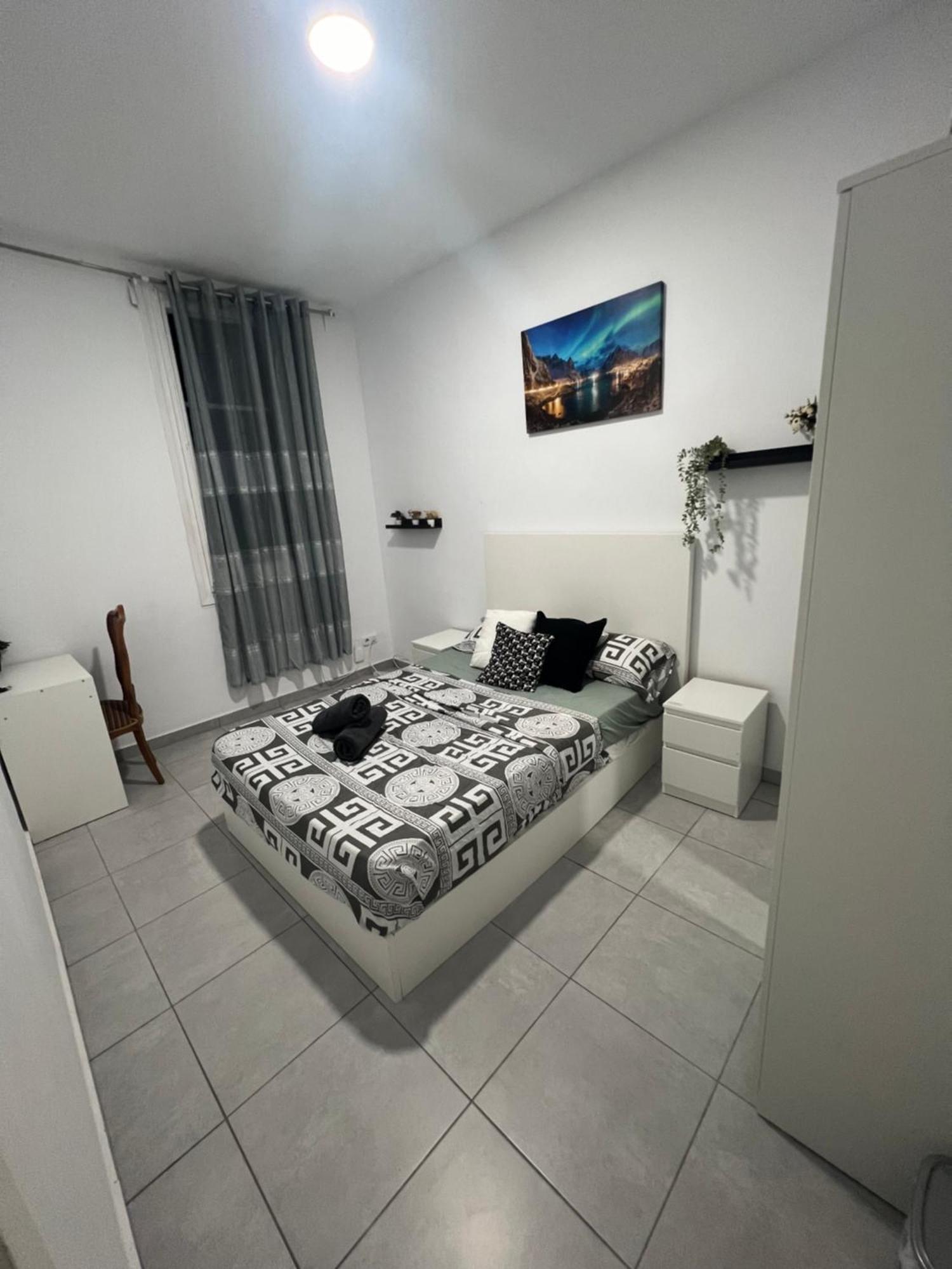 Rooms In Spacious Apartment In City Center 바르셀로나 외부 사진