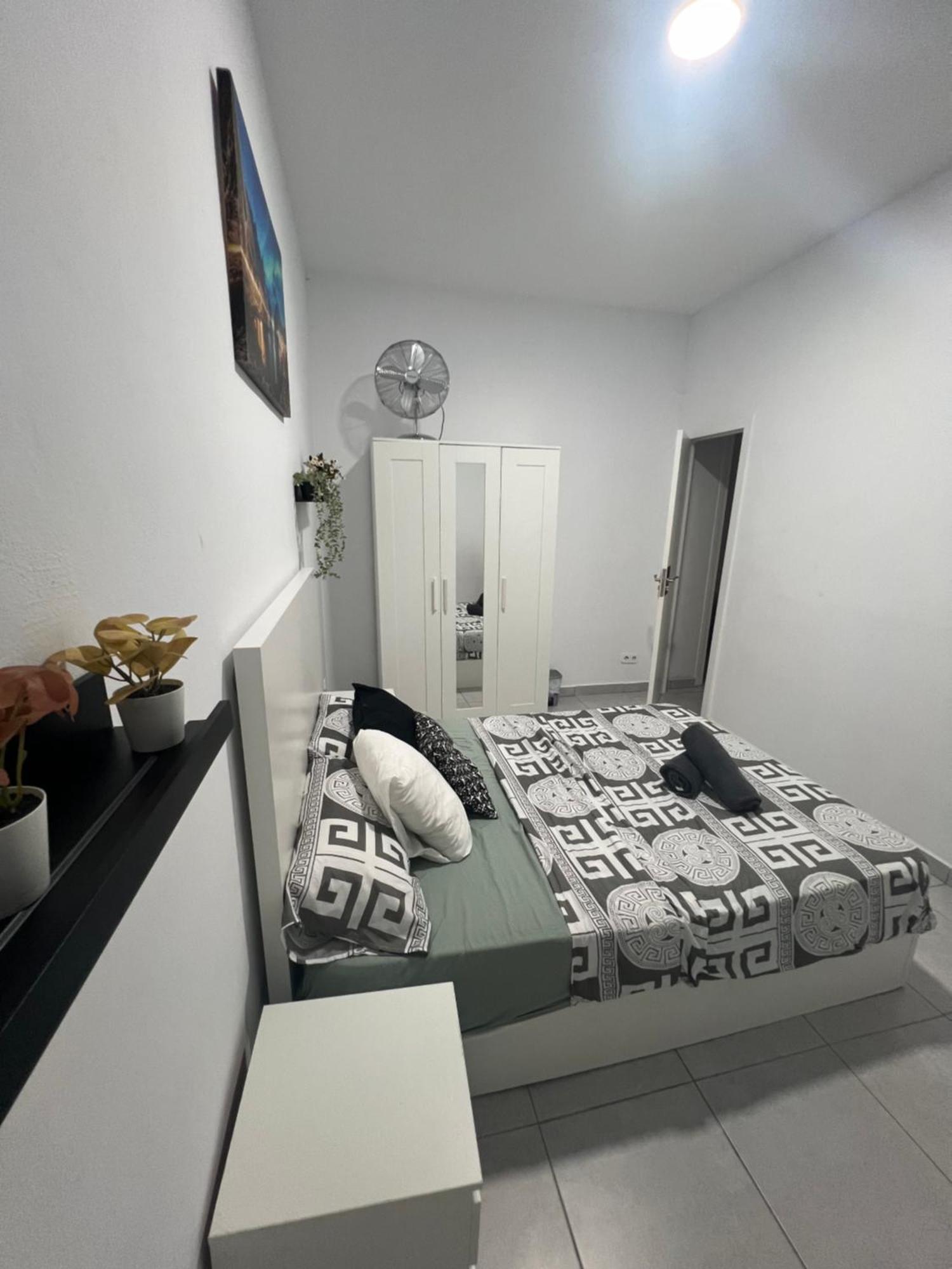 Rooms In Spacious Apartment In City Center 바르셀로나 외부 사진