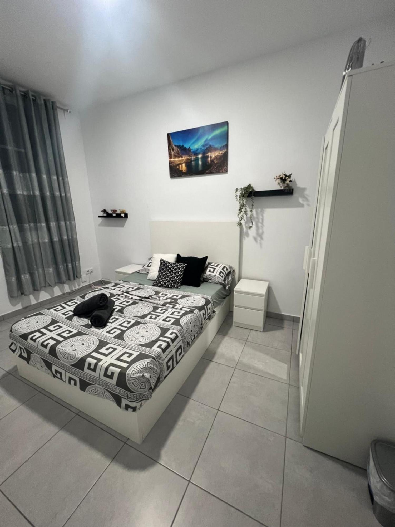 Rooms In Spacious Apartment In City Center 바르셀로나 외부 사진