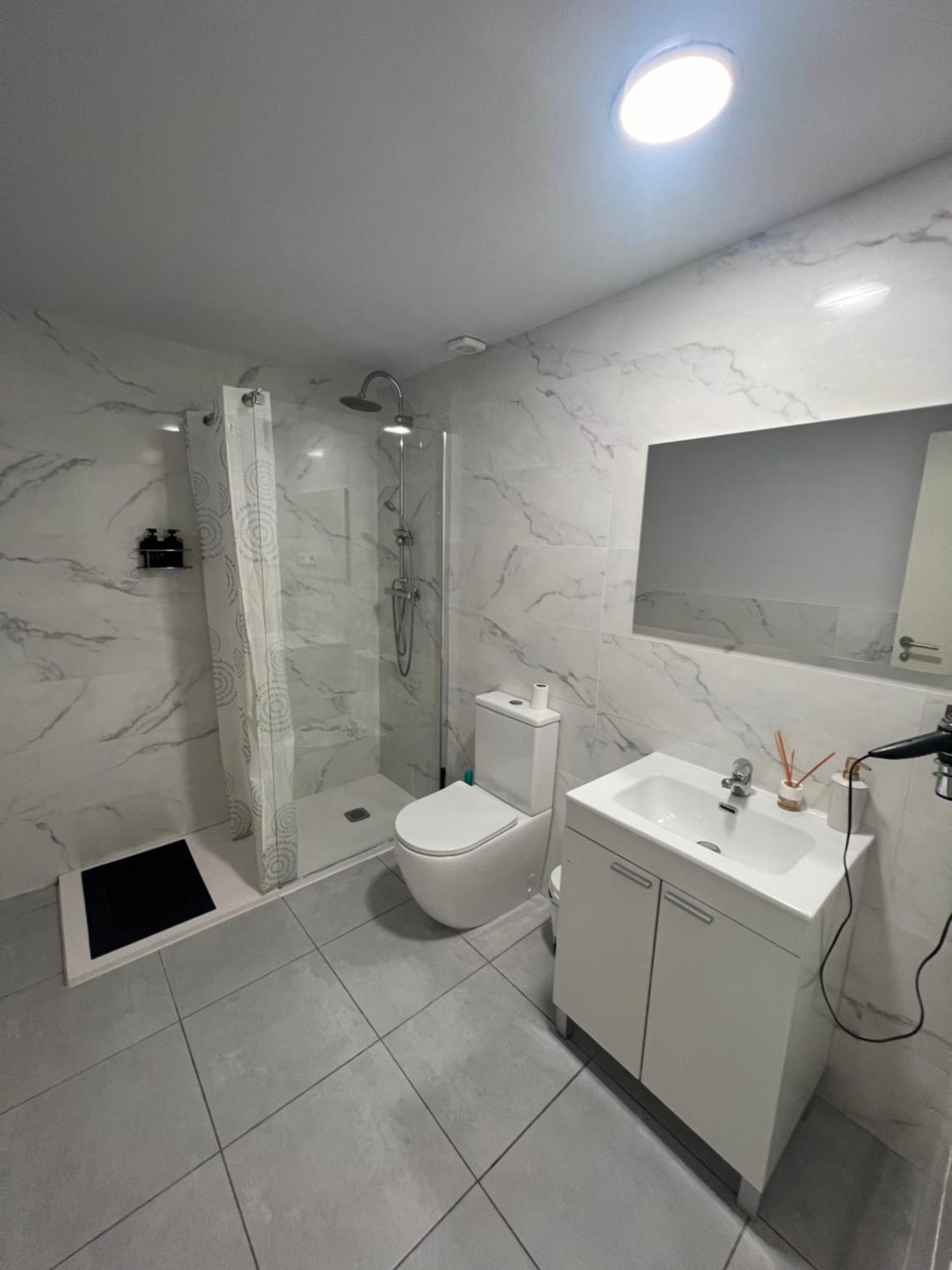 Rooms In Spacious Apartment In City Center 바르셀로나 외부 사진
