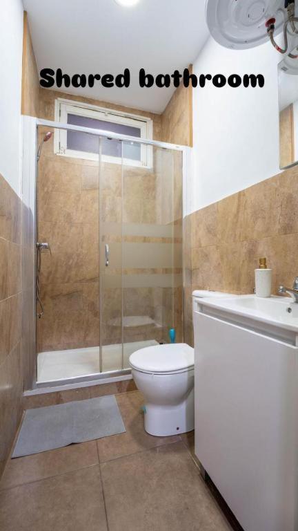 Rooms In Spacious Apartment In City Center 바르셀로나 외부 사진